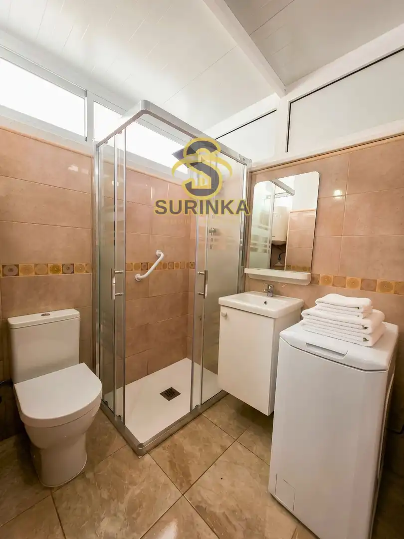 Baño de Apartamento de alquiler en San Bartolomé de Tirajana con Terraza, Piscina y Amueblado