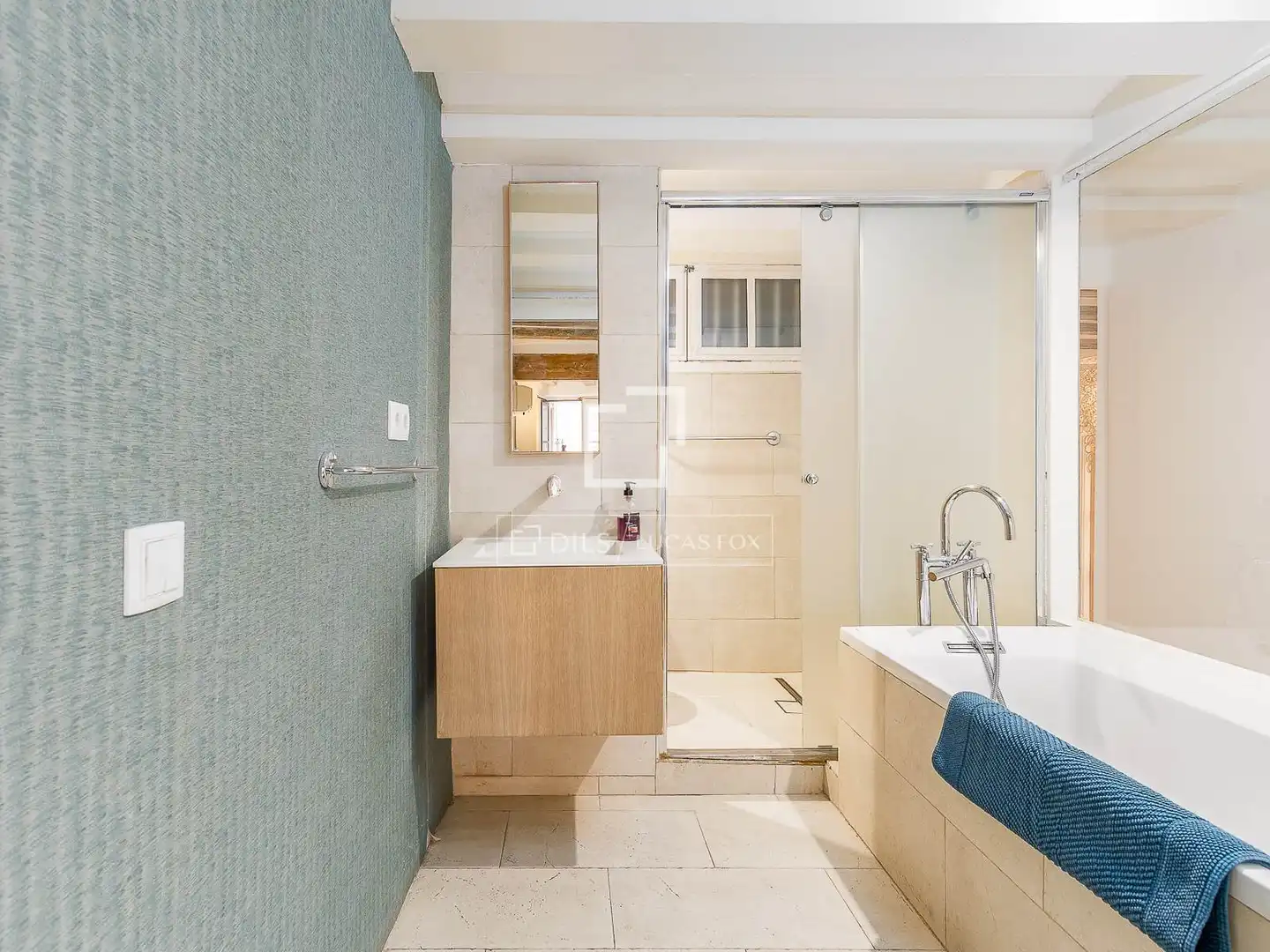 Bathroom of Flat for sale in Barcelona  with Air Conditioner, Terrace and Balcony