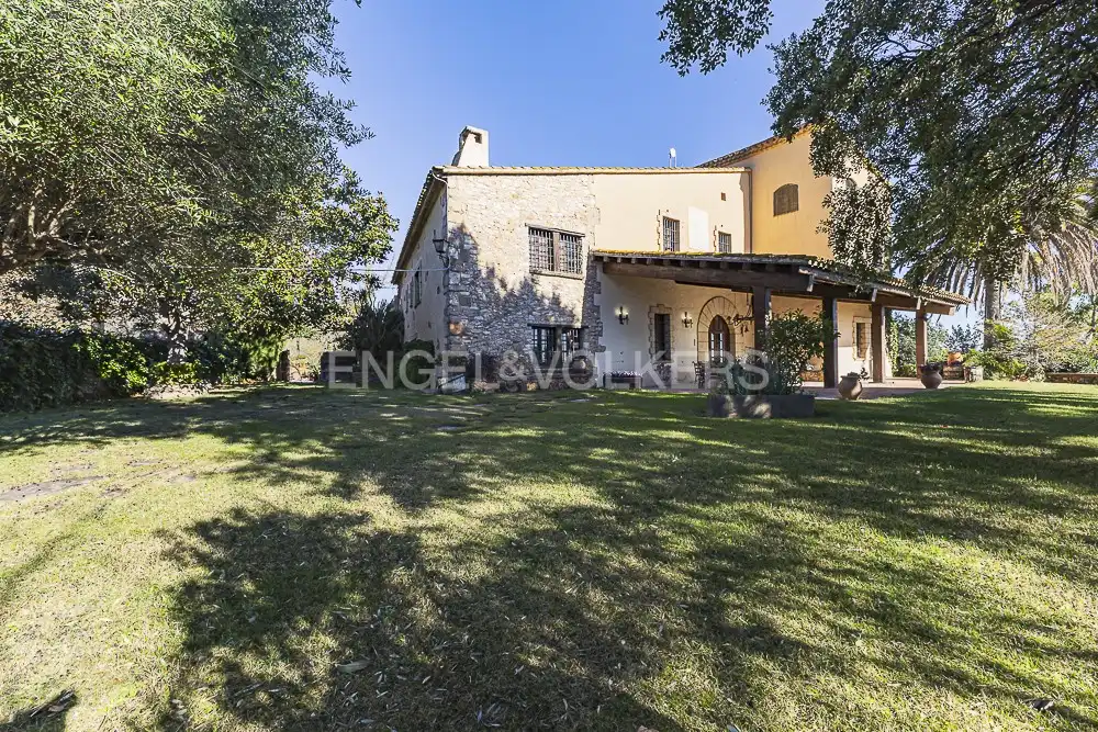 Vista exterior de Casa o chalet en venta en La Bisbal del Penedès con Calefacción, Jardín privado y Terraza