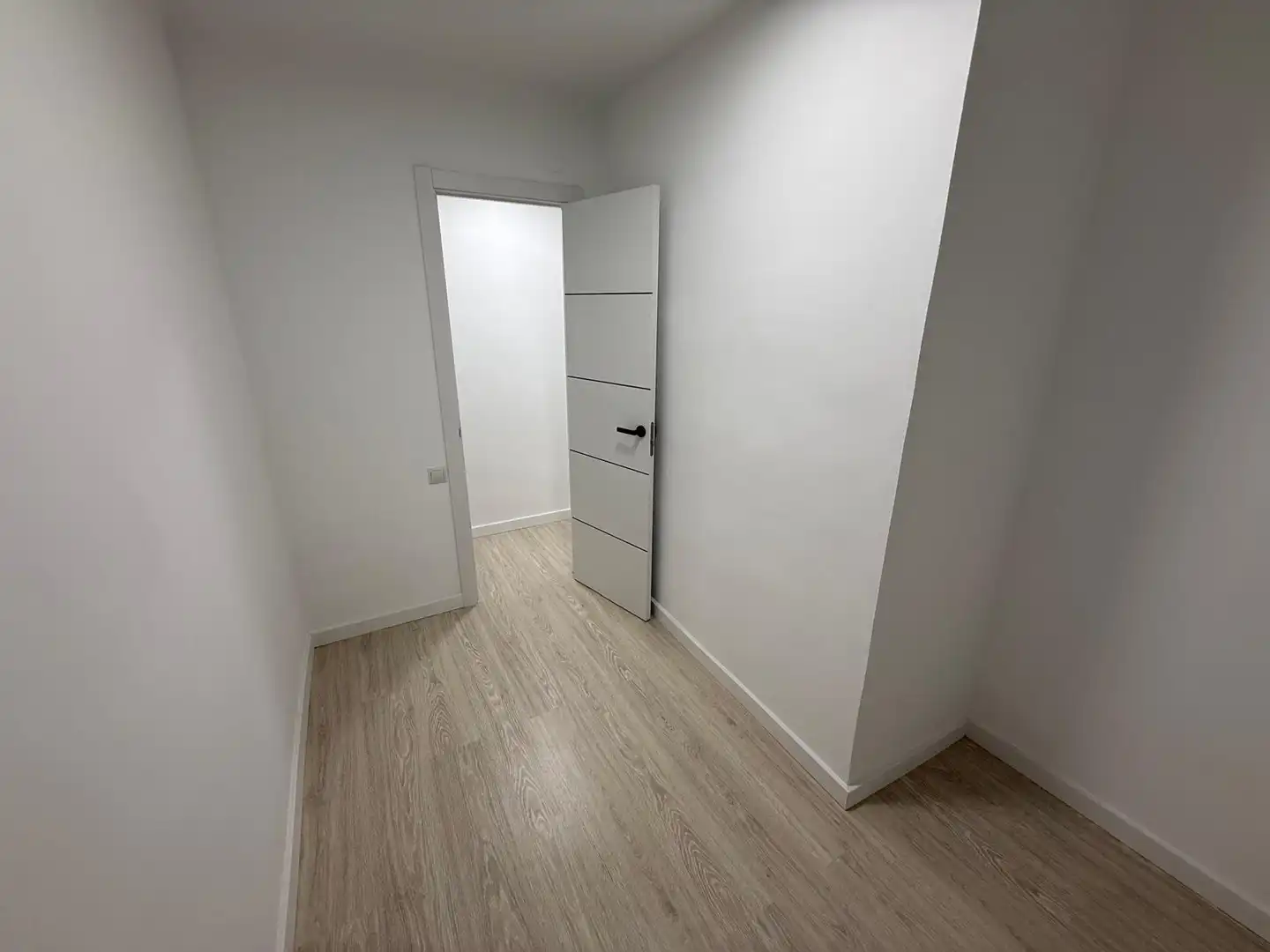 Flat for sale in L'Hospitalet de Llobregat  with Alarm