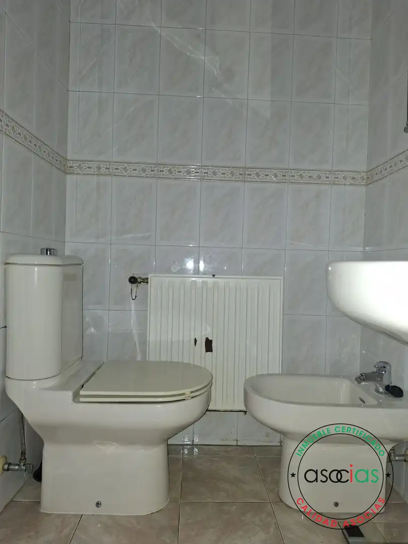 Baño de Piso en venta en Gijón  con Calefacción, Parquet y Trastero