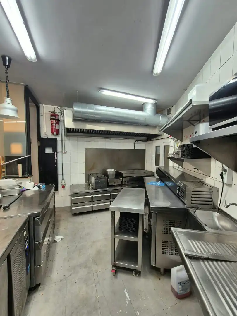Local comercial en traspàs a Calle de Sagasta, imagen 13