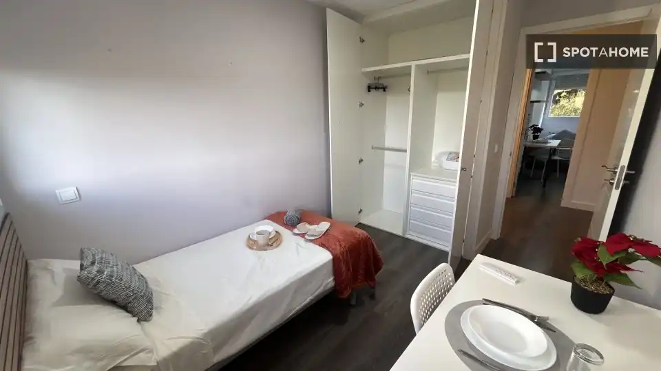 Habitación en Tres Olivos - Valverde