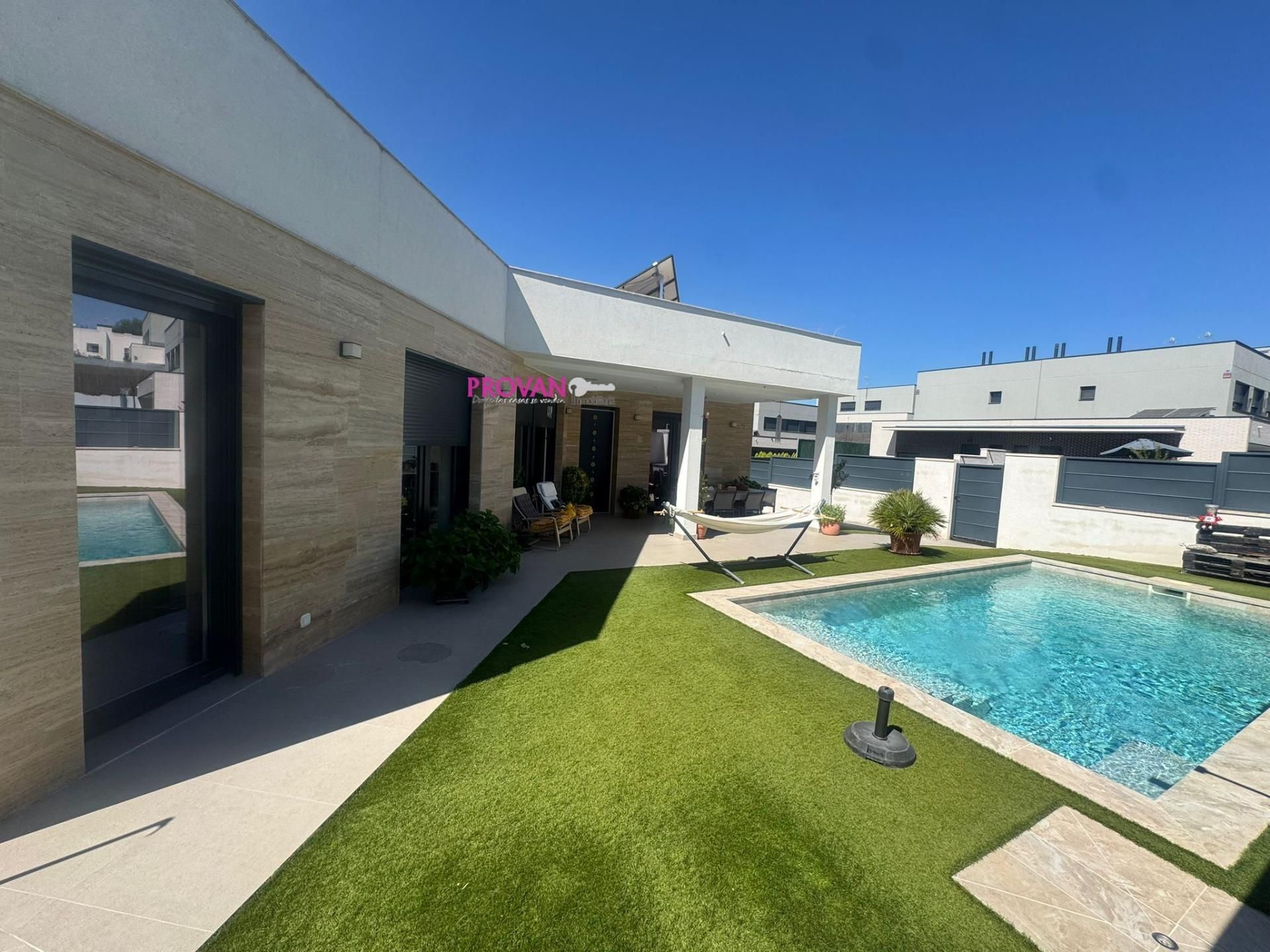 Vista exterior de Casa o chalet en venta en Villalbilla con Calefacción, Jardín privado y Trastero