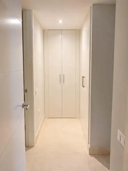 Wohnung zum Verkauf in Manilva mit Klimaanlage, Heizung und Privatgarten