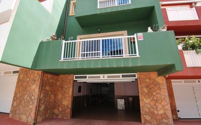 Exterior view of Single-family semi-detached for sale in Santa Lucía de Tirajana  with Air Conditioner, Terrace and Balcony