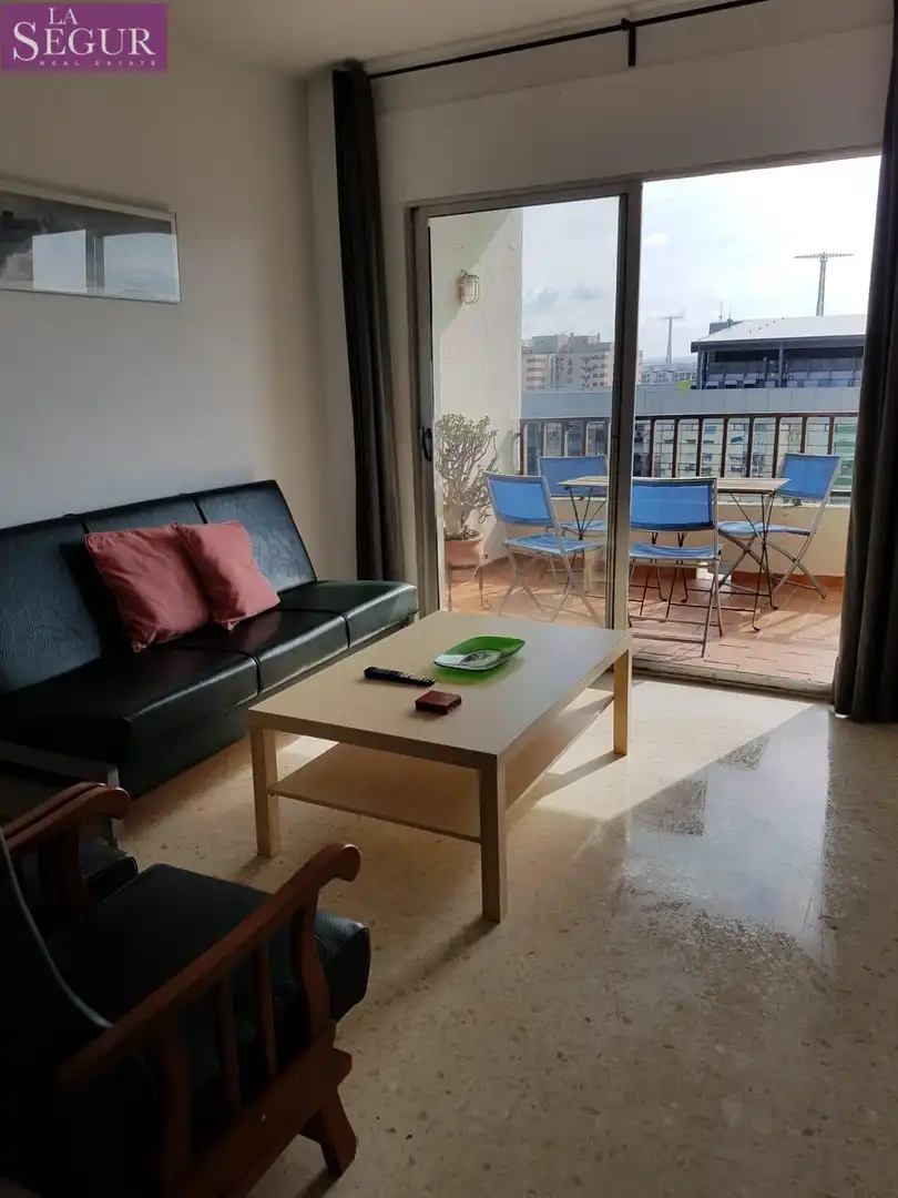 Sala d'estar de Pis de lloguer en Cádiz amb Moblat