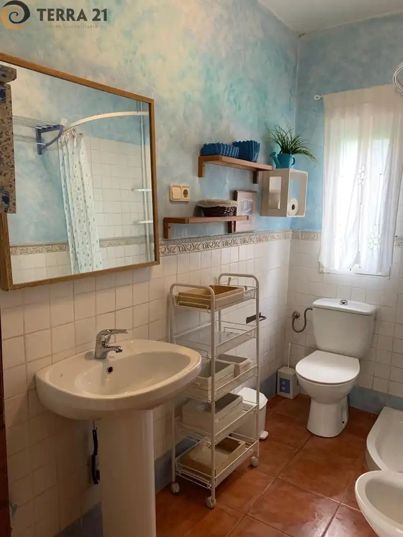 Badezimmer von Haus oder Chalet zum Verkauf in Jaén mit Klimaanlage, Privatgarten und Terrasse