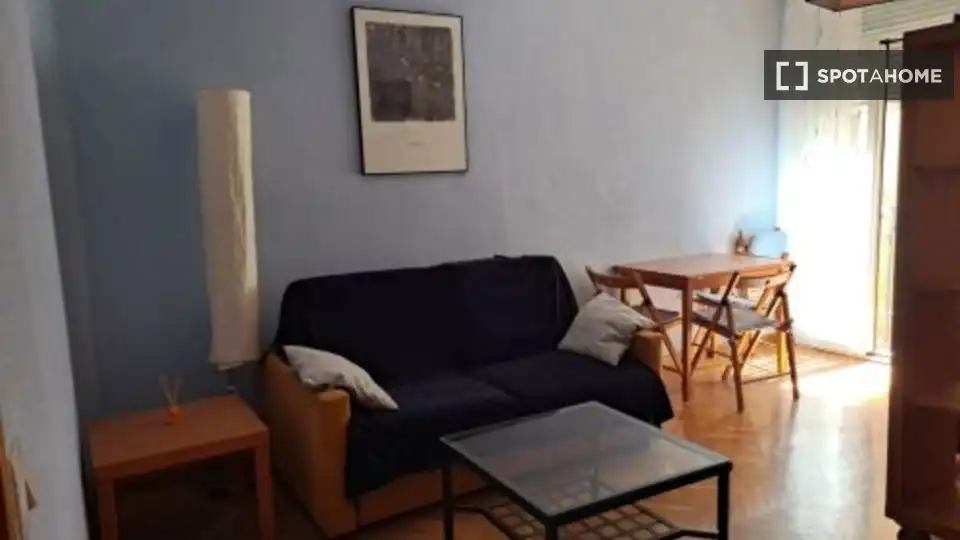 Piso de alquiler en Cortes - Huertas