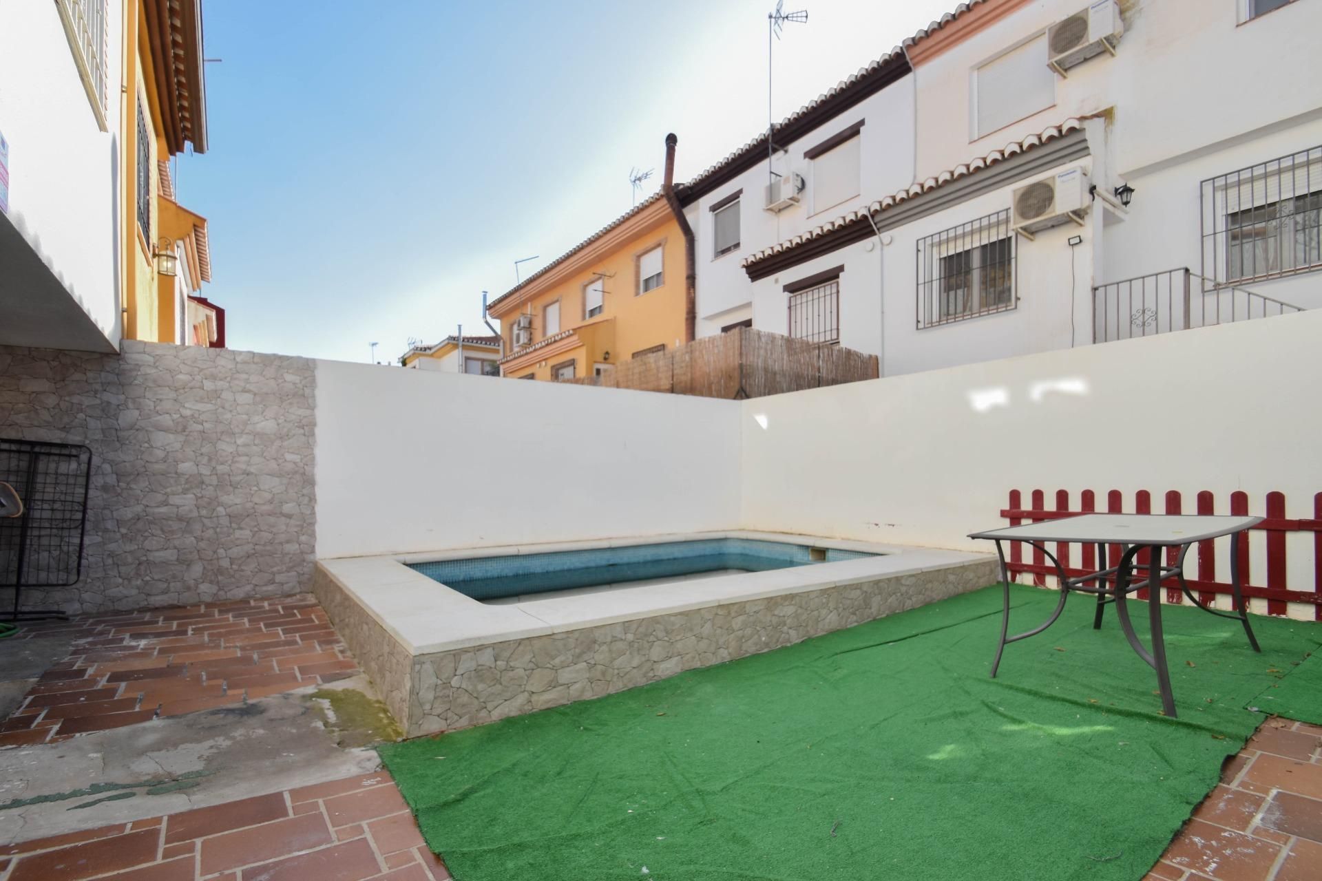 Swimming pool of Single-family semi-detached for sale in Cúllar Vega  with Air Conditioner, Private garden and Terrace