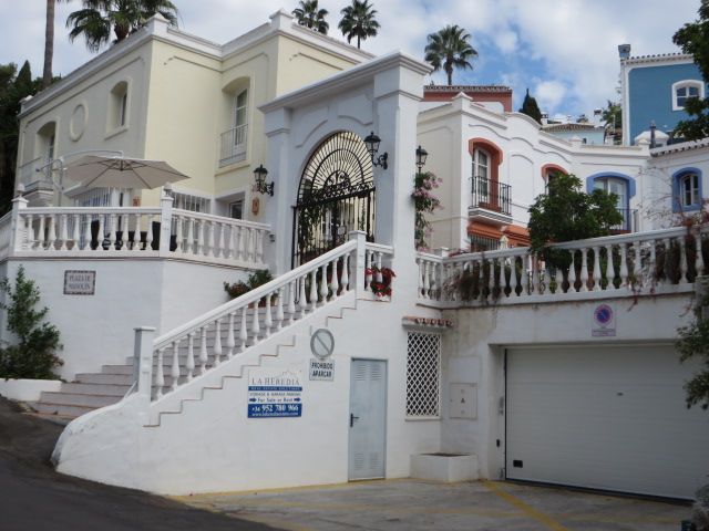 Exterior view of Single-family semi-detached for sale in Benahavís