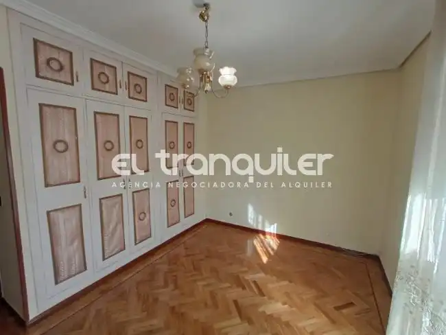 Bedroom of Flat for rent in Madrid  with Air Conditioner, Parquet flooring and Washing machine