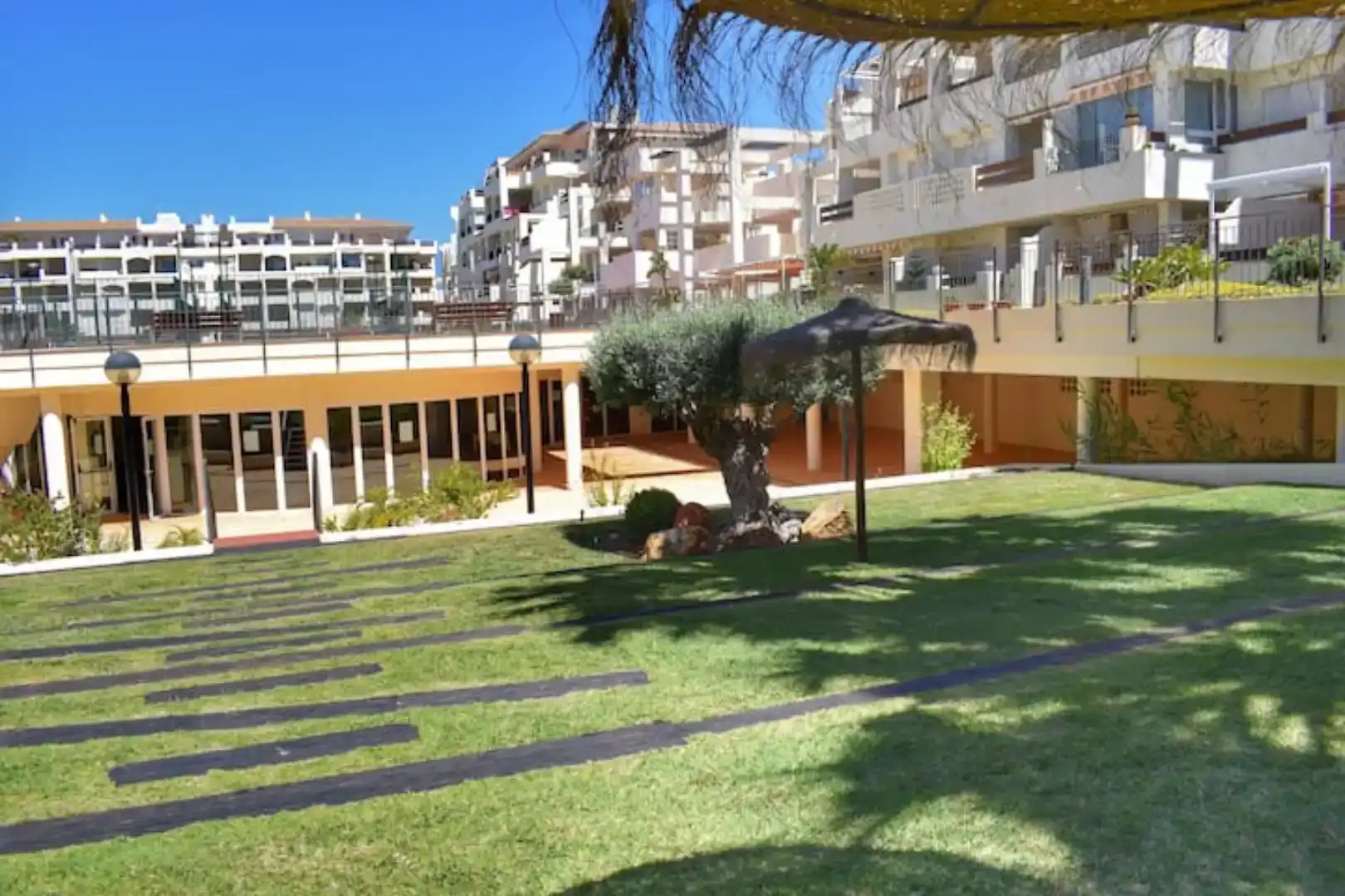 Wohnungen zur Miete in Roquetas de Mar mit Klimaanlage, Schwimmbad und Balkon