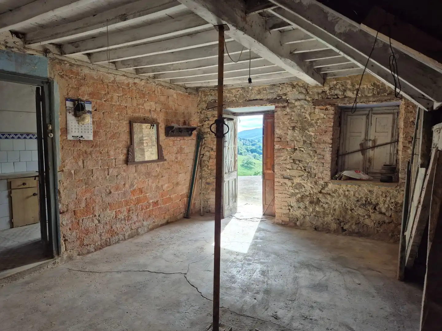 Houses for sale in Nava  with Storage room and Swimming Pool