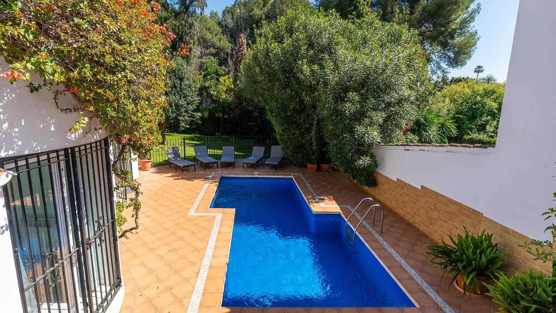 Piscina de Casa o chalet en venta en Marbella con Aire acondicionado, Jardín privado y Terraza