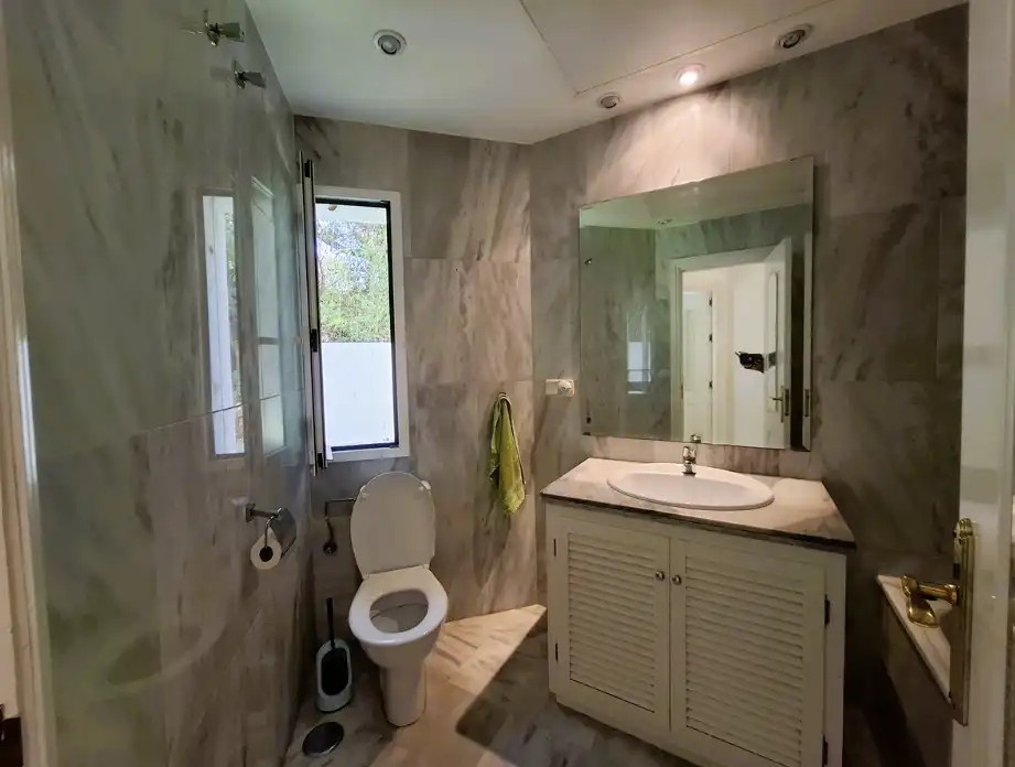 Bathroom of Flat for sale in Marbella  with Air Conditioner, Private garden and Terrace
