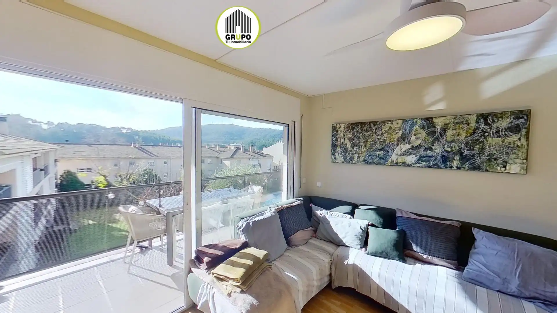 Living room of Flat for rent in Begues  with Heating, Private garden and Parquet flooring