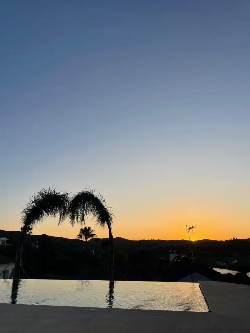 Außenansicht von Haus oder Chalet zur Miete in Sotogrande mit Klimaanlage, Privatgarten und Terrasse