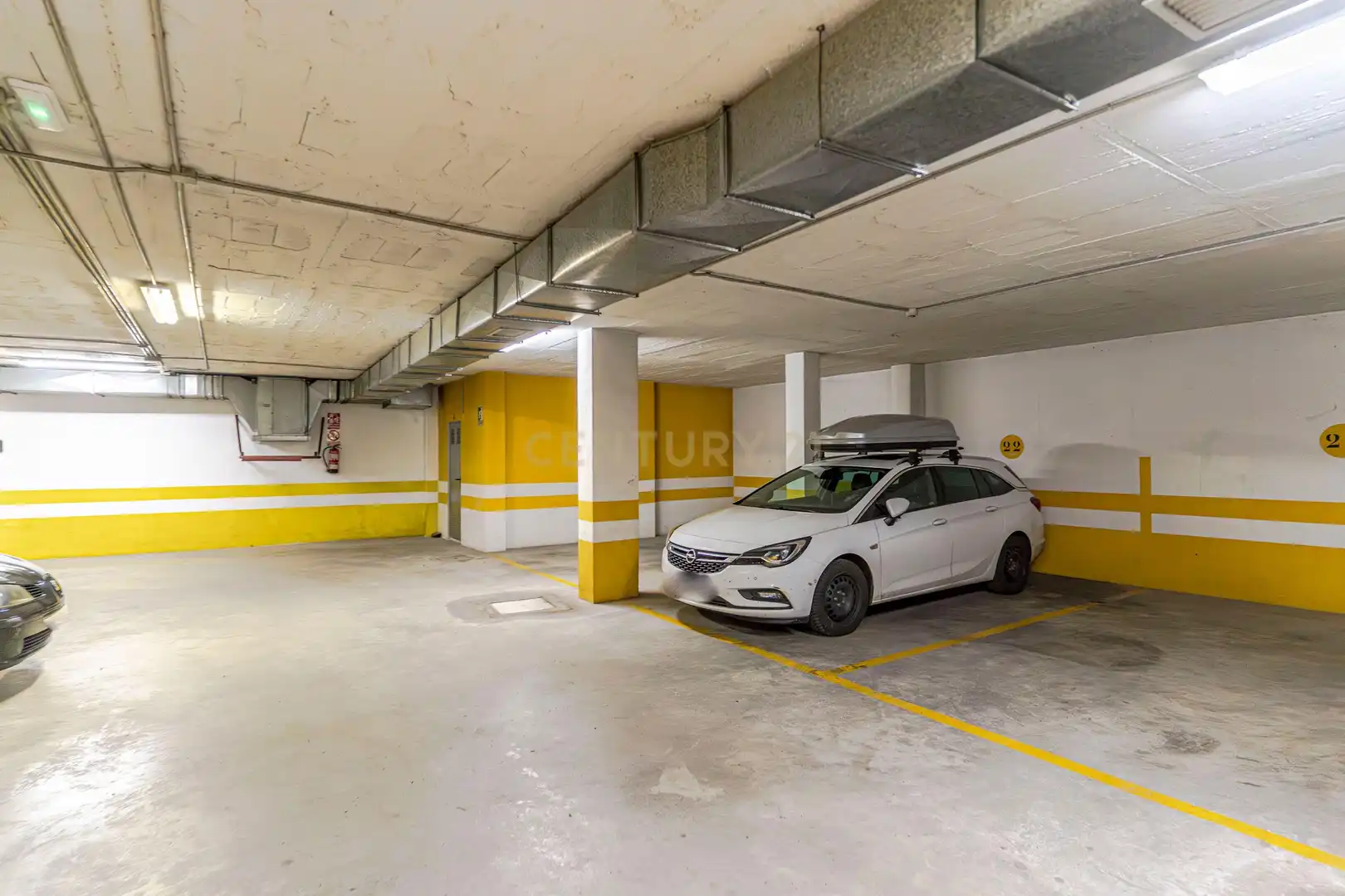 Parking de Apartamento en venta en Vélez de Benaudalla con Aire acondicionado, Trastero y Piscina