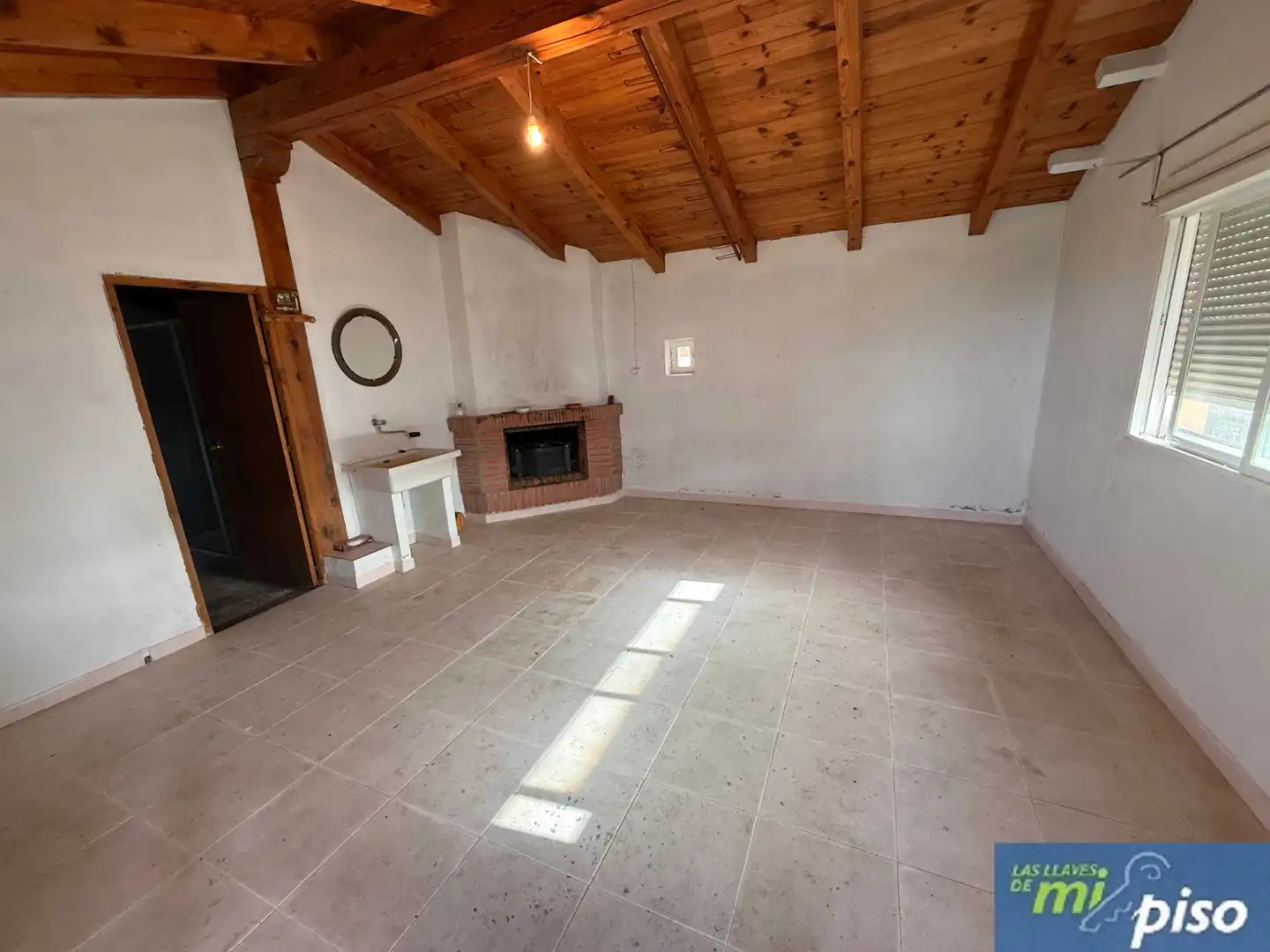 Sala d'estar de Casa o xalet en venda en Santovenia de Pisuerga amb Calefacció, Jardí privat i Parquet