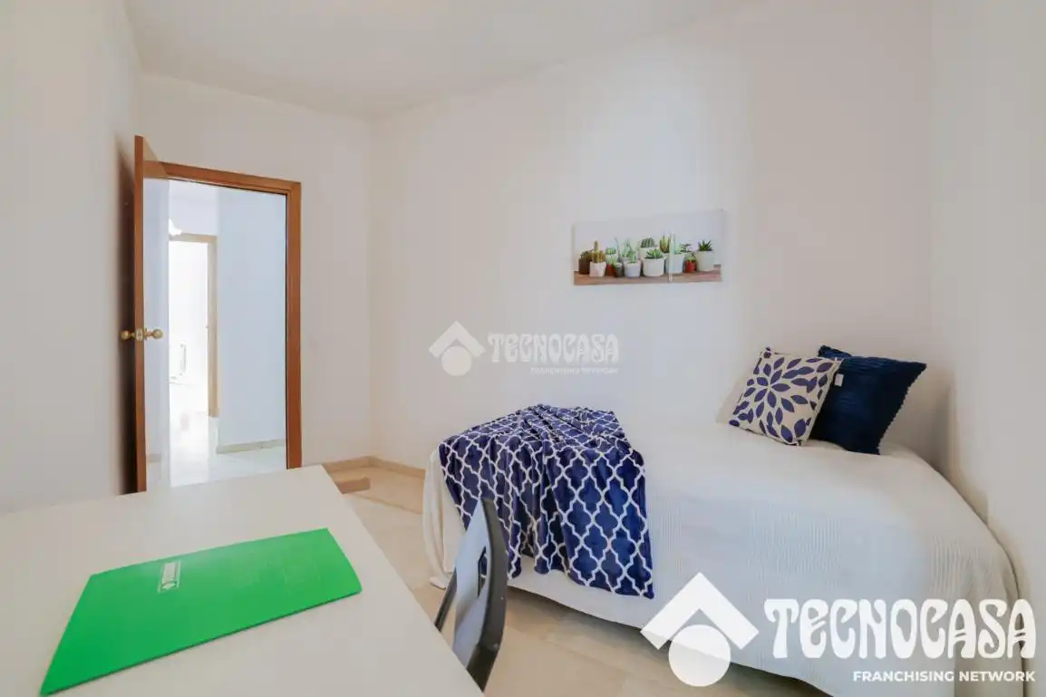 Schlafzimmer von Wohnung zum Verkauf in Barcelona mit Klimaanlage und Balkon