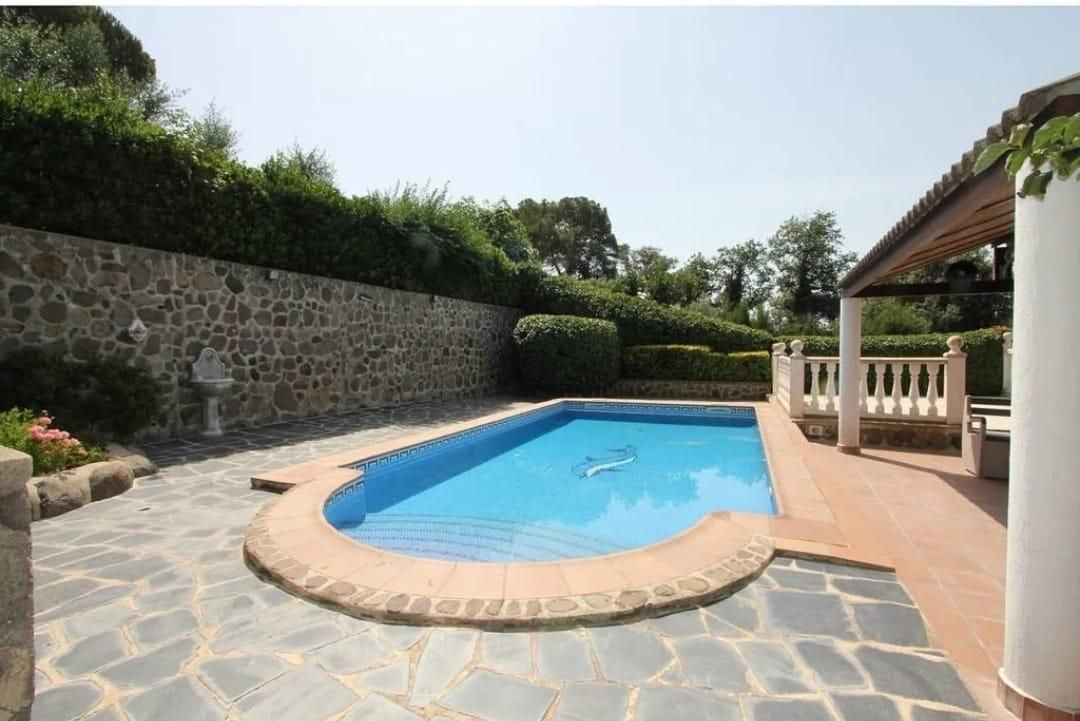 Piscina de Finca rústica en venda en Maçanet de la Selva amb Aire condicionat, Calefacció i Jardí privat