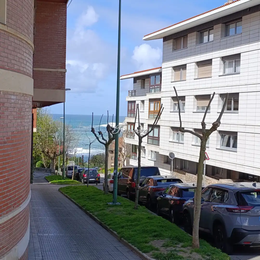 Vista exterior de Piso en venta en Getxo  con Calefacción, Parquet y Terraza