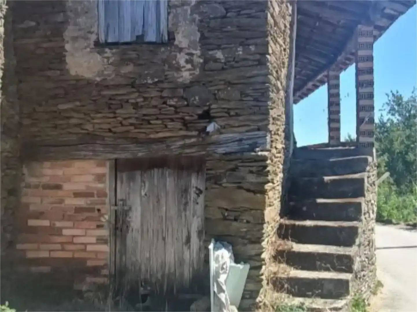 Vista exterior de Pis en venda en Riós amb Jardí privat, Moblat i Balcó