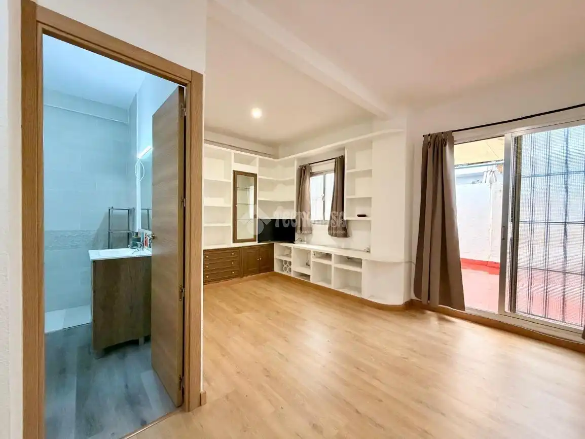 Bedroom of Flat for sale in Sevilla