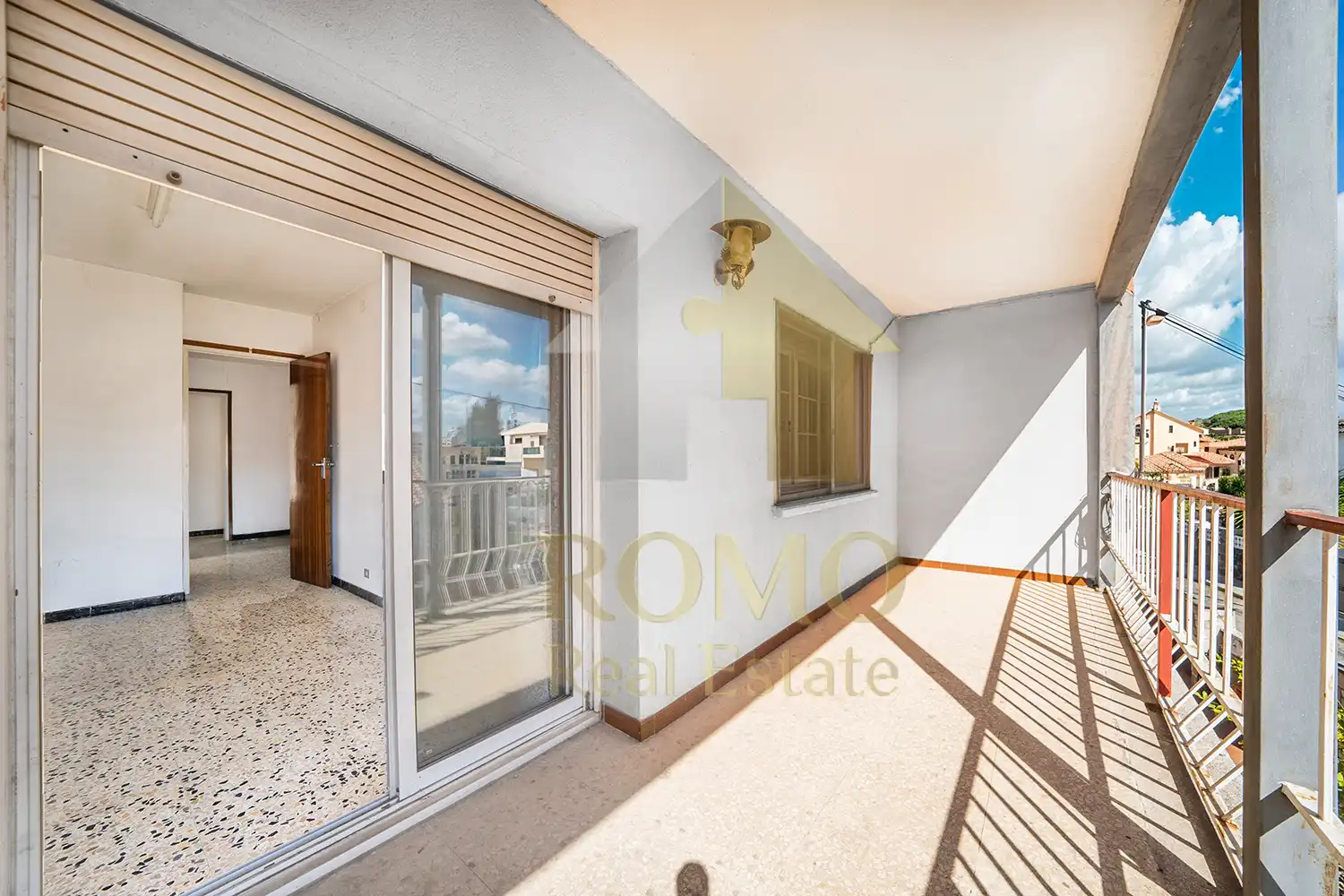 Exterior view of Houses for sale in Santa Perpètua de Mogoda  with Terrace, Storage room and Balcony