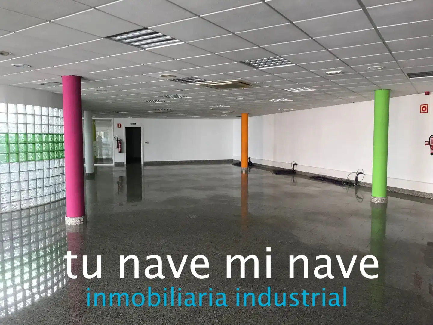 Außenansicht von Büro zum Verkauf in Camargo mit Klimaanlage