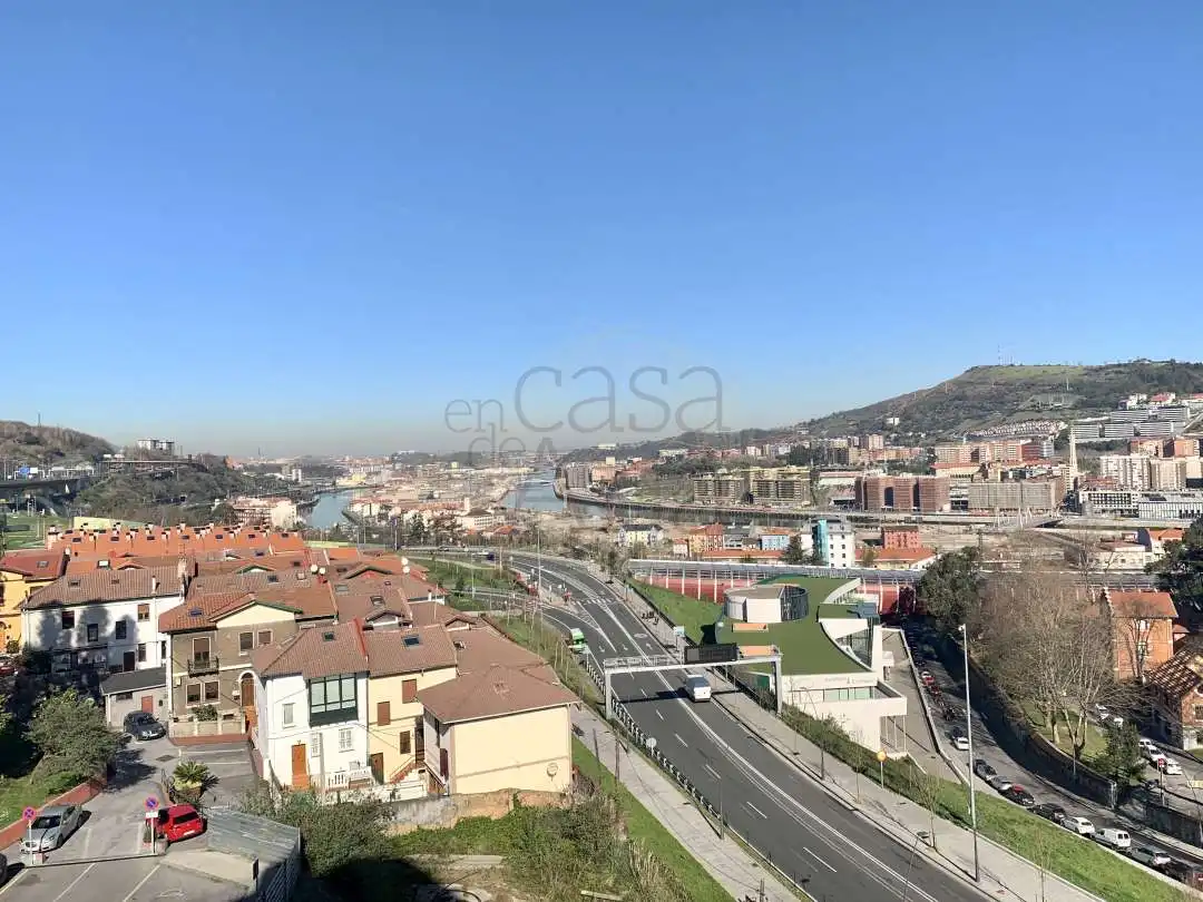 Vista exterior de Piso de alquiler en Bilbao  con Calefacción, Jardín privado y Trastero