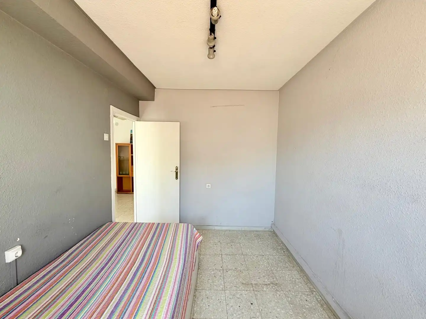 Dormitori de Pis en venda en Almería amb Aire condicionat, Calefacció i Moblat