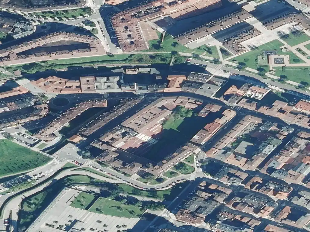 Piso en venta en CL. BERNARDO CASIELLES 3 DCHA 4ª Planta A, imagen 2