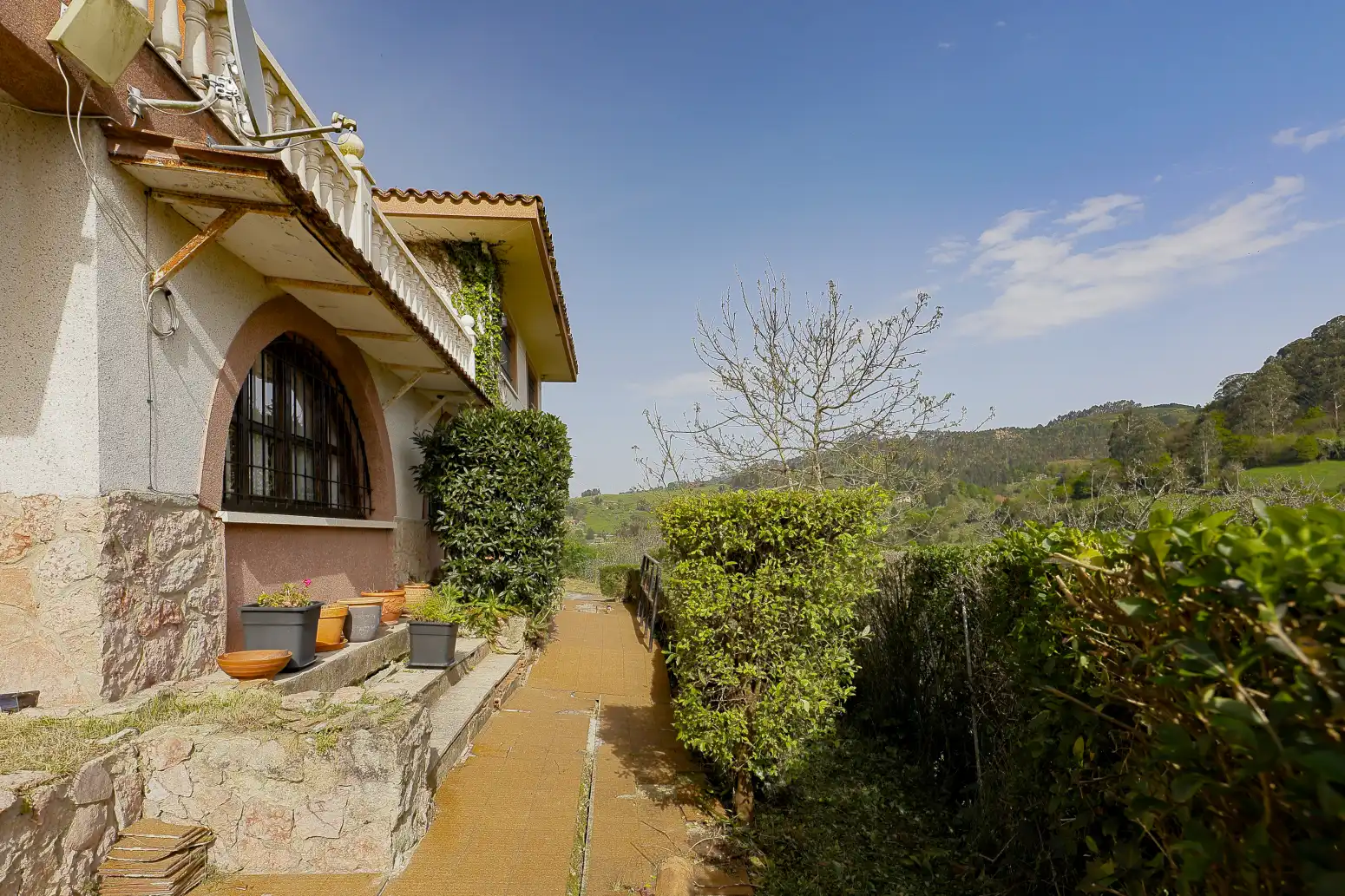Jardí de Casa o xalet en venda en Gijón  amb Calefacció, Parquet i Terrassa