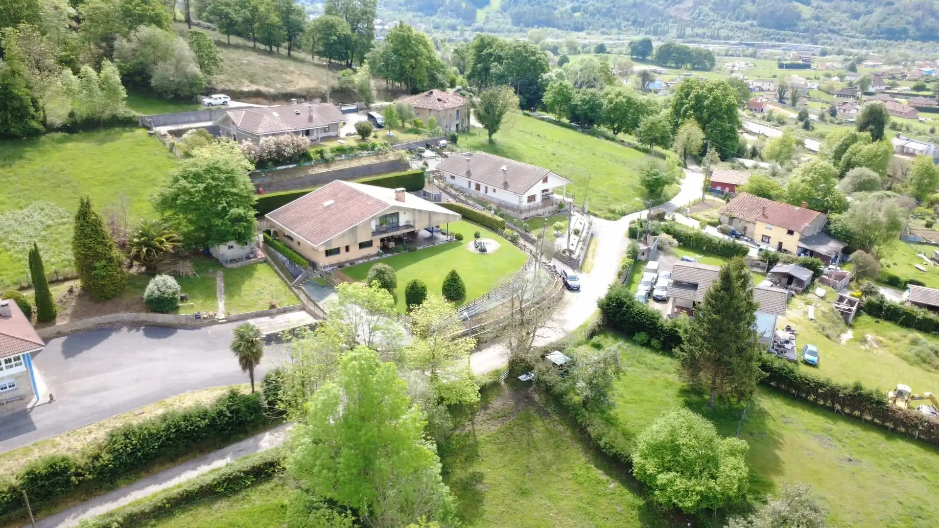 Vista exterior de Casa o xalet en venda en Siero amb Jardí privat, Terrassa i Traster