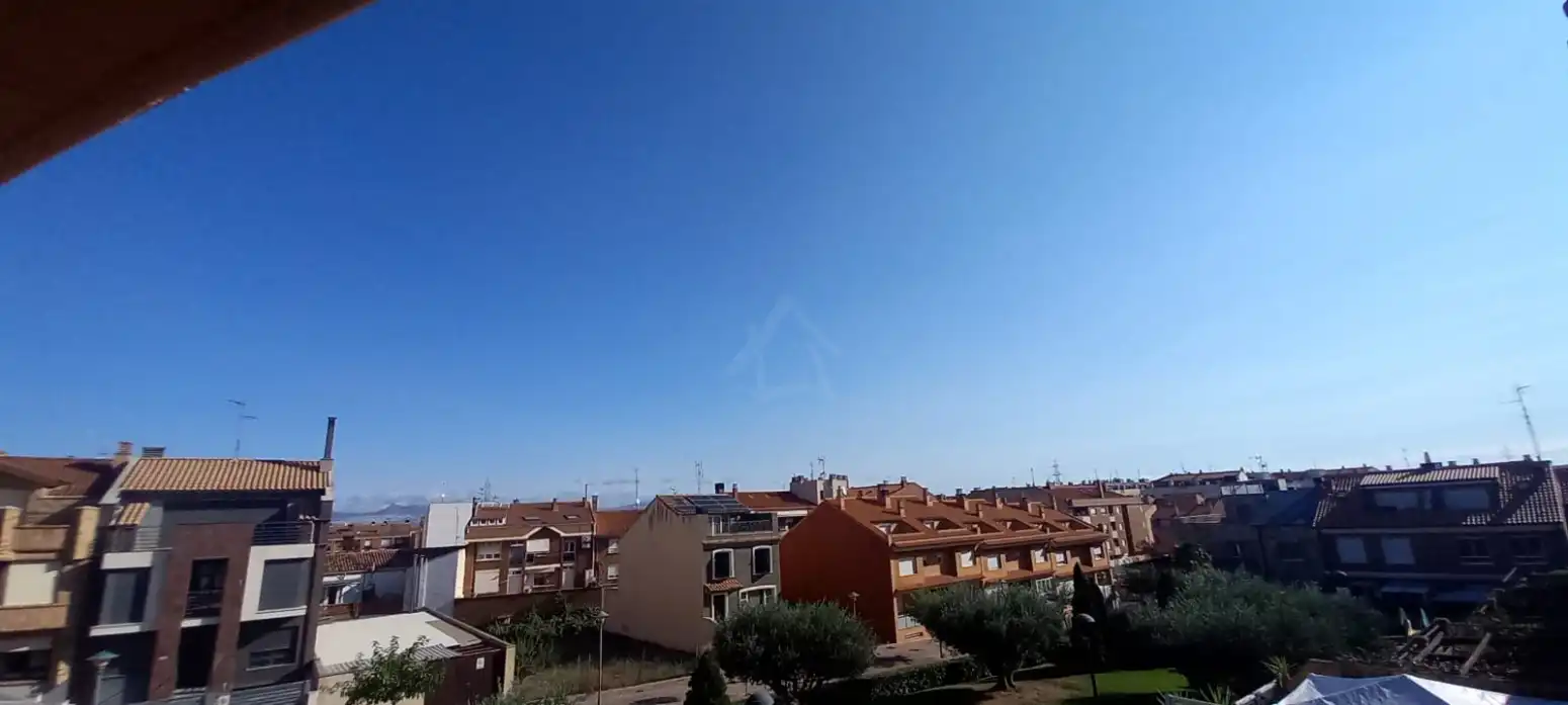 Vista exterior de Casa adosada en venta en Lardero con Calefacción y Terraza