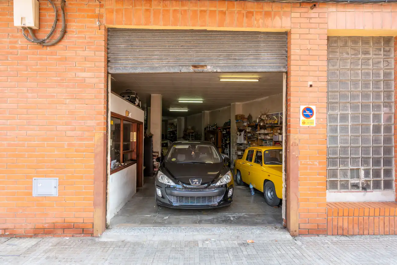 Parking of Commercial properties for sale in Tortosa