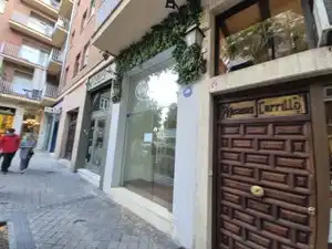 Vista exterior de Local de alquiler en Madrid con Aire acondicionado, Calefacción y Alarma