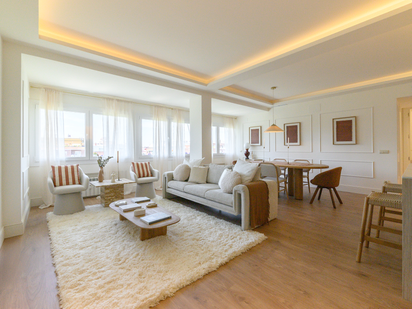 Sala d'estar de Apartament en venda en  Madrid Capital amb Aire condicionat, Calefacció i Terrassa