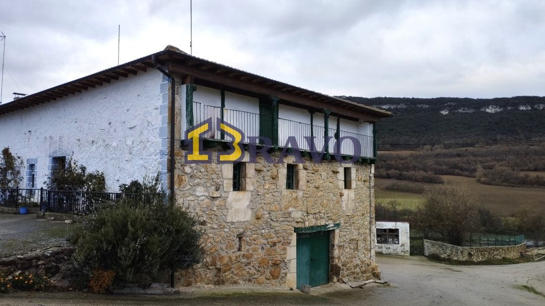 Vista exterior de Casa o xalet en venda en Junta de Traslaloma