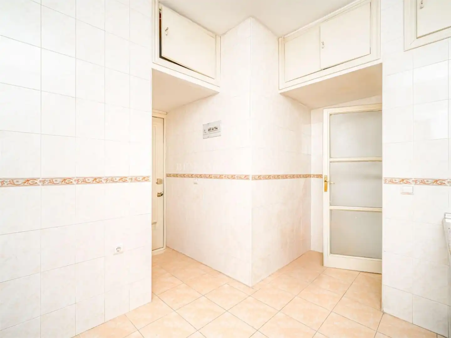 Habitación de Piso en venta en Madrid con Balcón