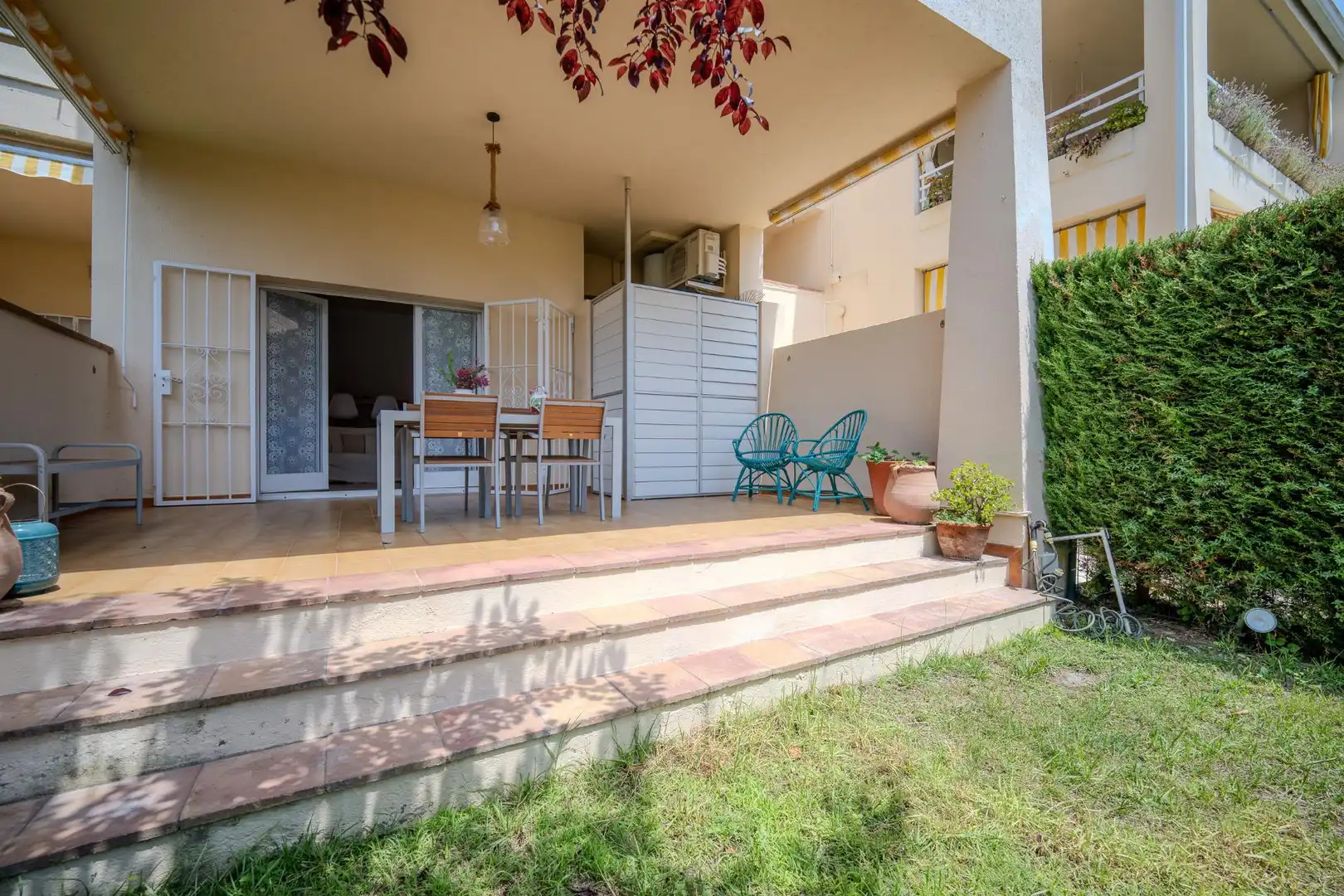 Terrasse von Erdgeschoss zur Miete in Castell d'Aro, Platja d'Aro i s'Agaró mit Klimaanlage, Heizung und Privatgarten