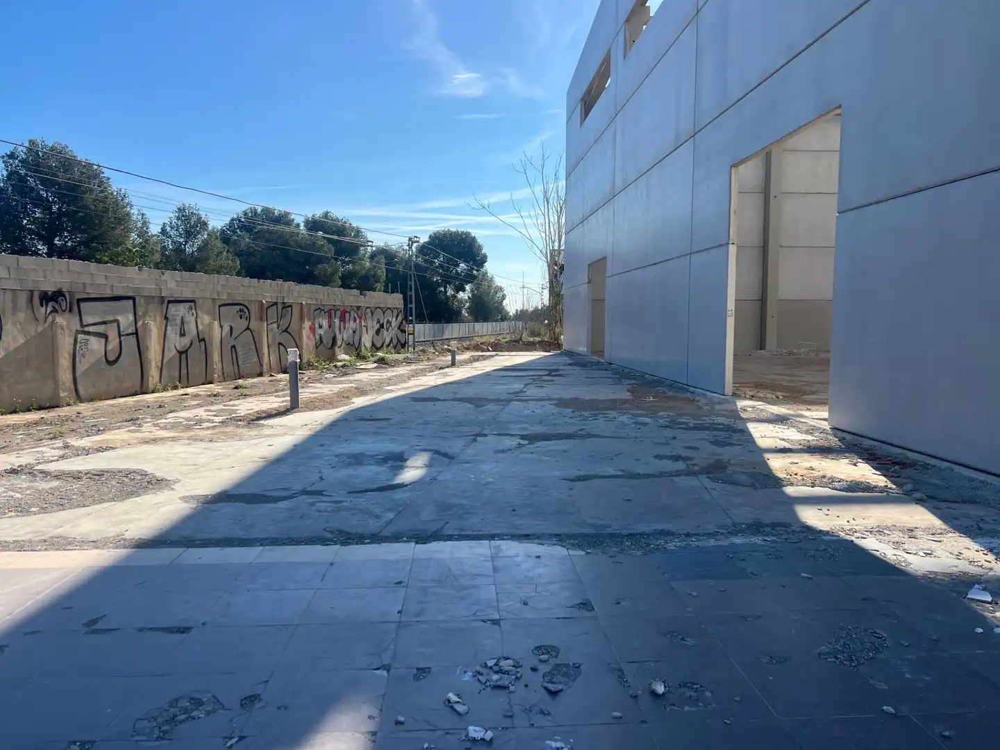 Vista exterior de Nave industrial de alquiler en Manises con Alarma