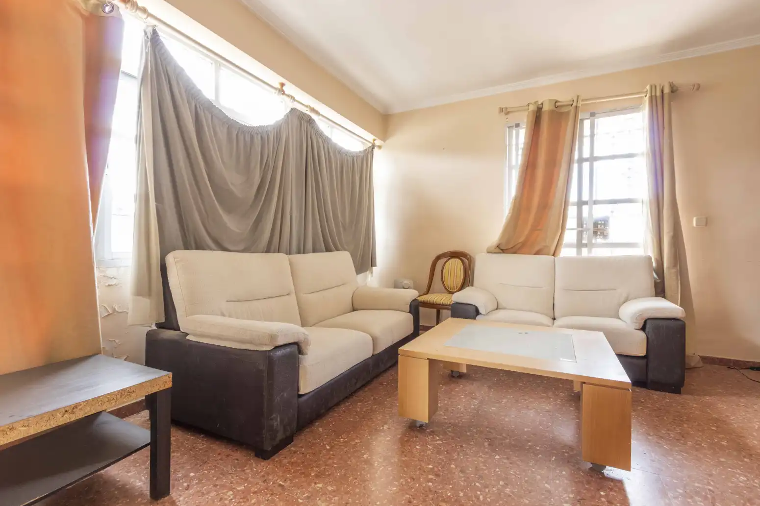 Sala de estar de Casa o chalet en venta en Calles con Jardín privado, Terraza y Piscina