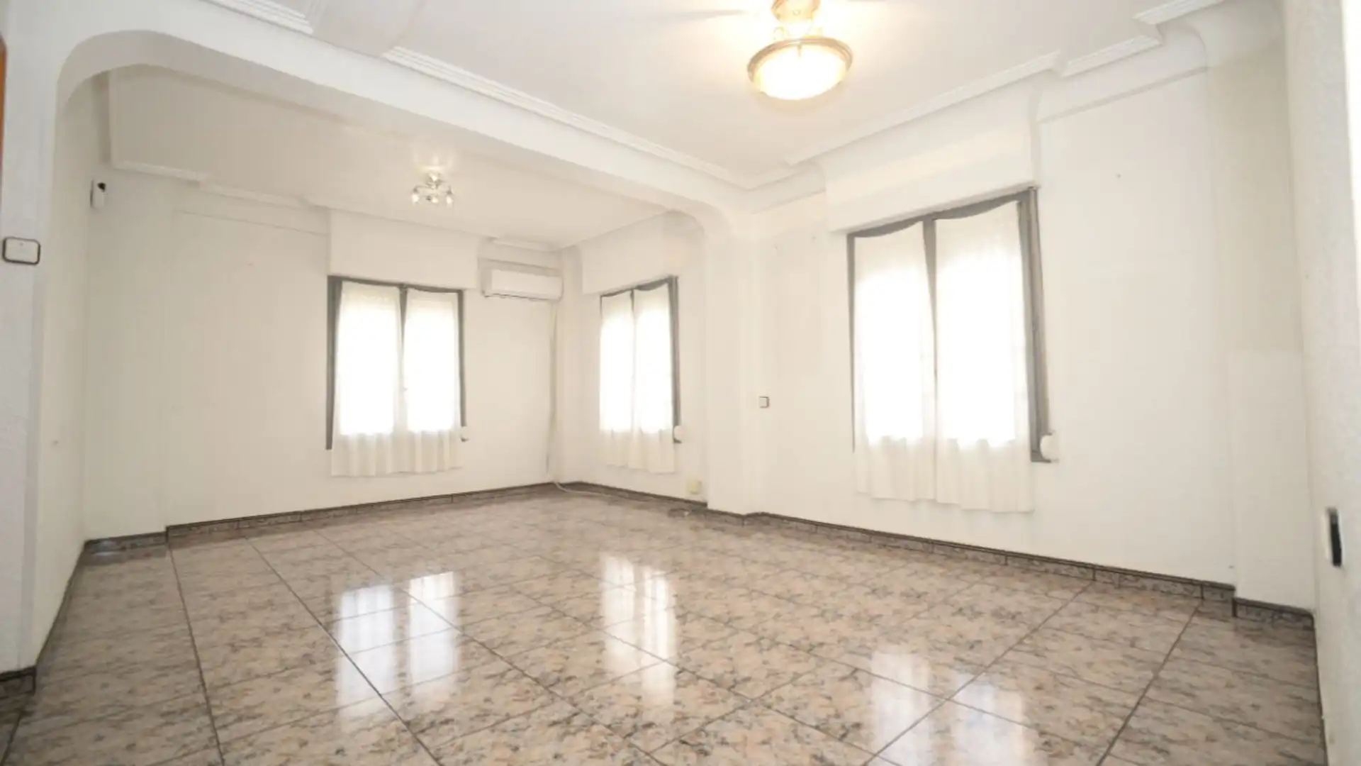 Sala d'estar de Oficina en venda en Elche / Elx amb Aire condicionat