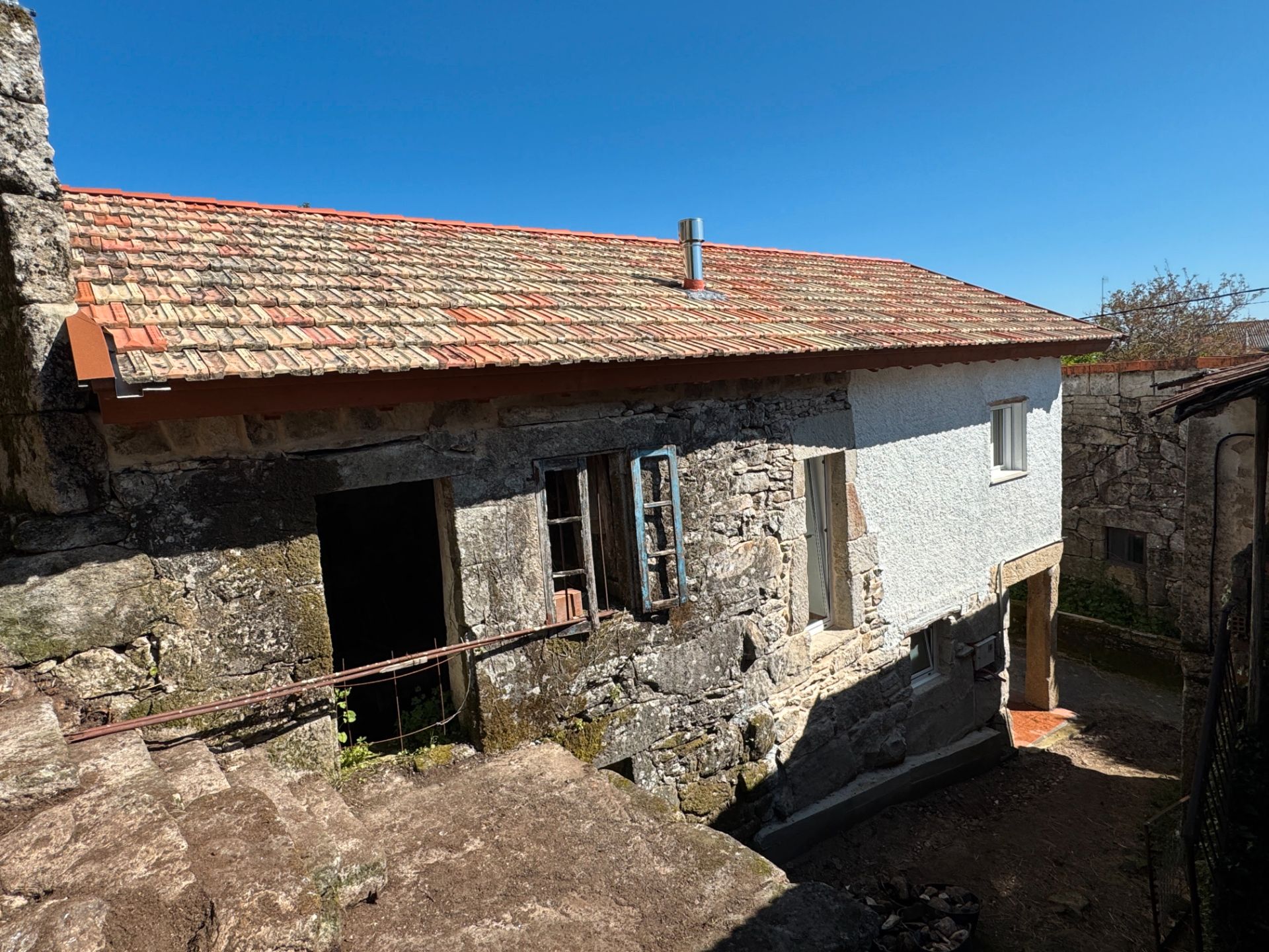 Vista exterior de Casa adosada en venda en Melón