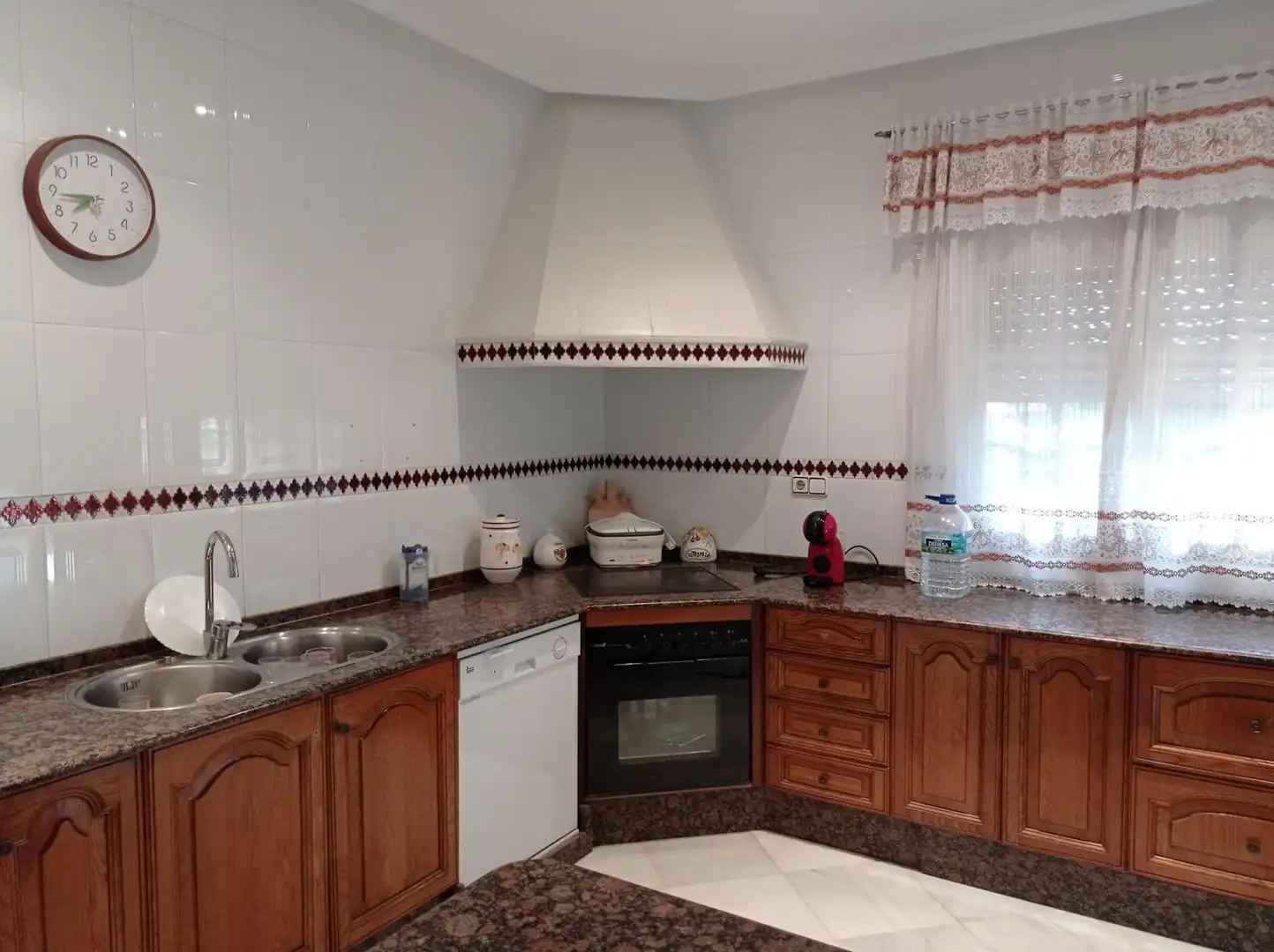Cocina de Casa o chalet en venta en Chiclana de la Frontera con Aire acondicionado, Calefacción y Jardín privado