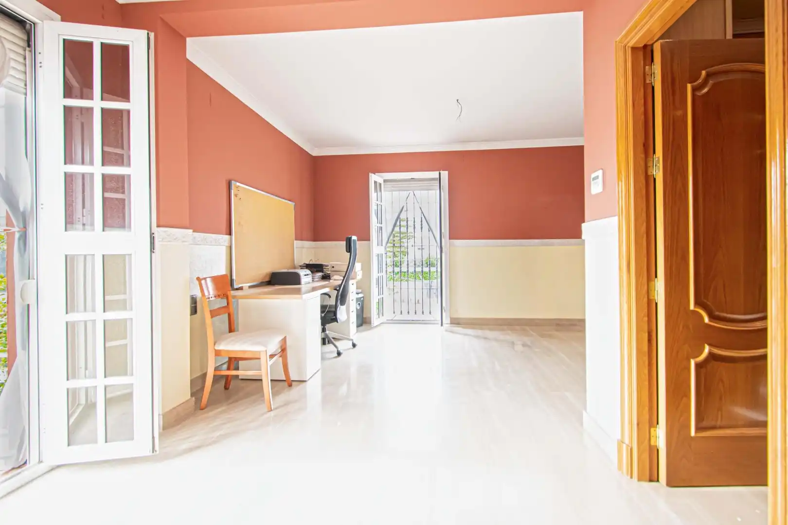 Casa o xalet en venda en Tomares amb Jardí privat, Terrassa i Piscina