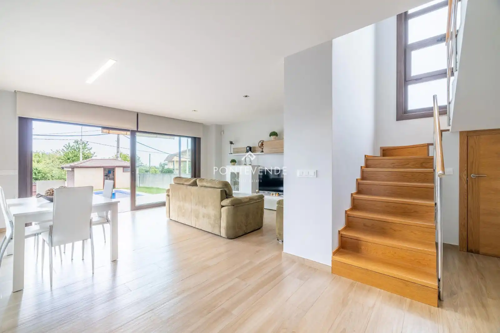 Sala de estar de Casa o chalet en venta en Vigo  con Calefacción, Terraza y Trastero